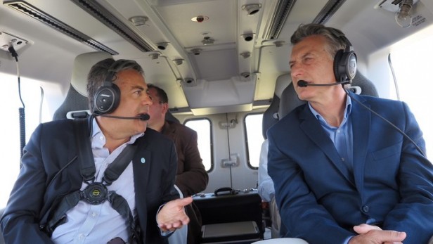 Gobernador de Mendoza y Mauricio Macri sobrevuelan zona incendio 