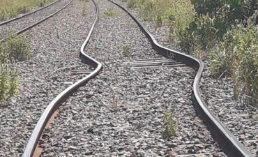 El tren Sarmiento descarriló por que el calor dobló una vía
