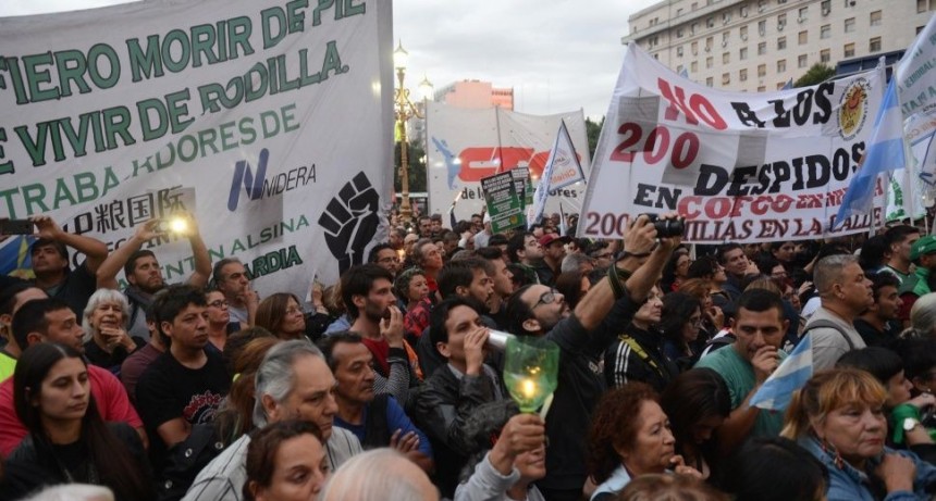 Sindicatos y opositores protestan contra alza de tarifas