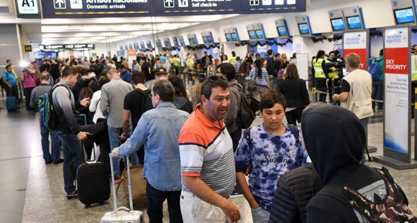 Hay demoras en los vuelos de Aeroparque por intensa tormenta