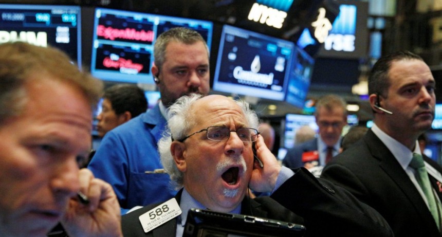 Wall Street inaugura 2021 con subidas pero después pierde impulso