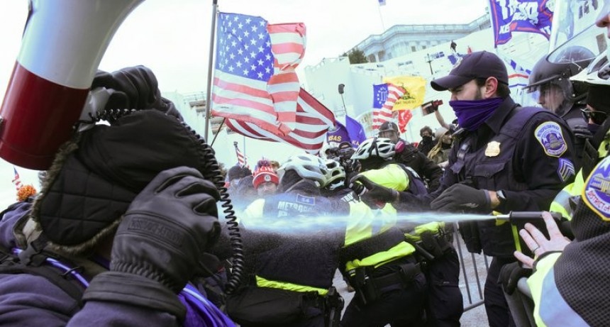 Declaran el toque de queda en Washington tras conflicto en el Capitolio