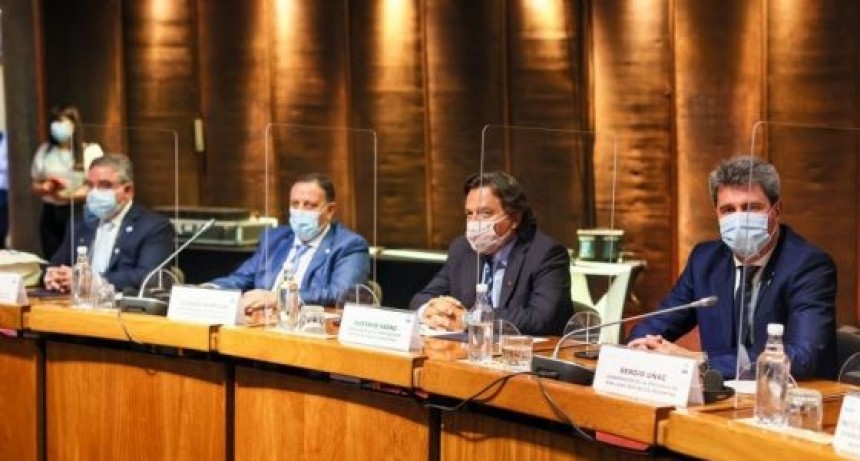  Gustavo Sáenz en Chile acompaña en la conferencia del CEPAL