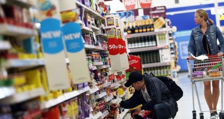 El mercado prevé inflación de casi 55% y devaluación de 60%