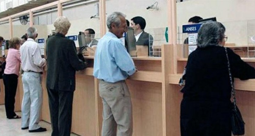 De cuánto sería el aumento de jubilaciones y AUH en marzo