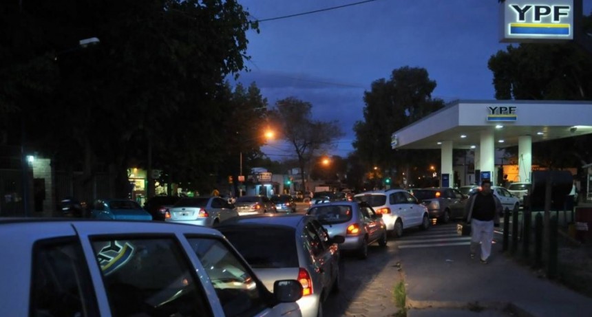 Los combustibles volverán a subir ajustes del 15% en marzo