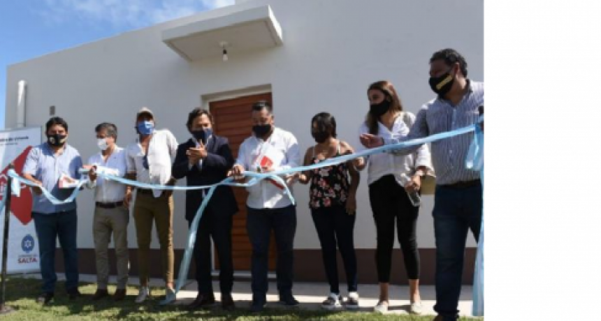  Sáenz entregó las llaves de sus casas a 108 nuevos propietarios