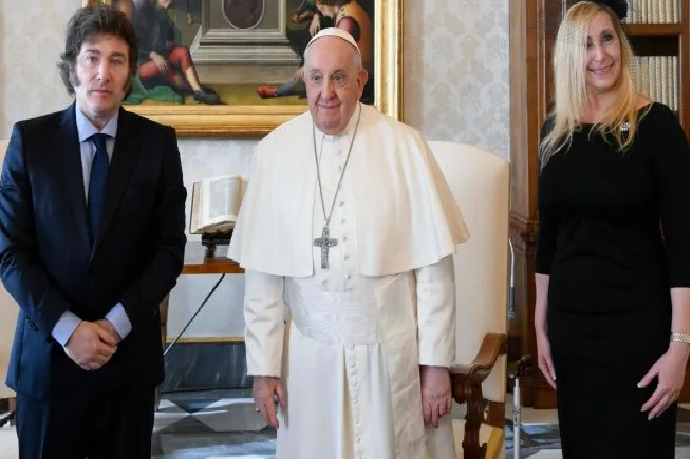El Papa recibiò a Milei