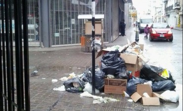 Se labraron 22 multas a comercios que sacaron bolsas de residuos ayer