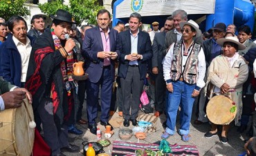 El Gobierno y comunidades originarias conmemoraron el Día del Indio Americano