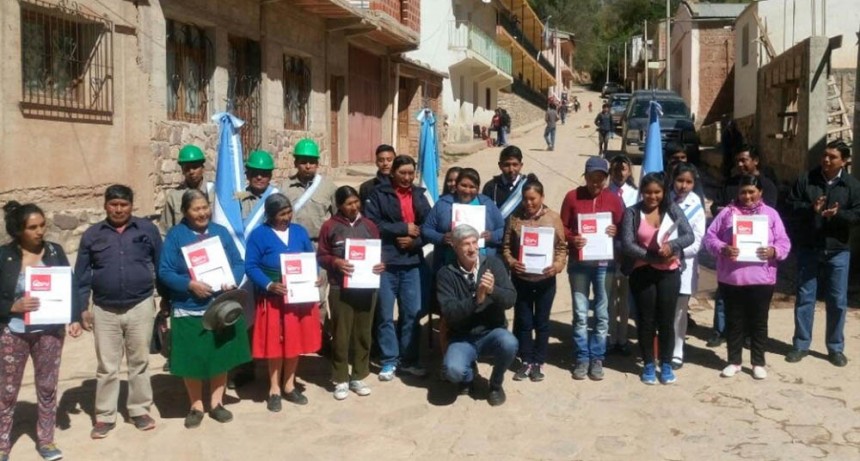 En Nazareno 10 familias recibieron la carpeta técnica de sus viviendas