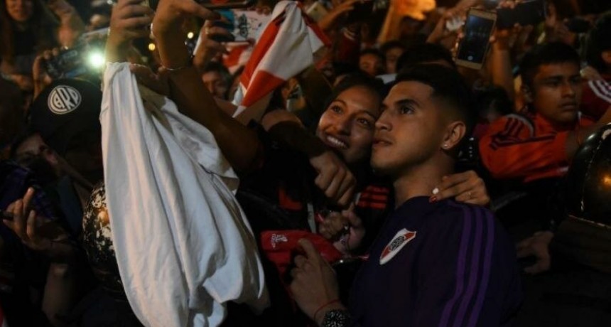 Caos en la llegada de River a la provincia