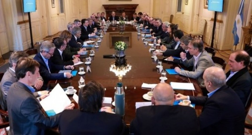Dujovne apura la baja del déficit y pedirá recorte del gasto a los ministros