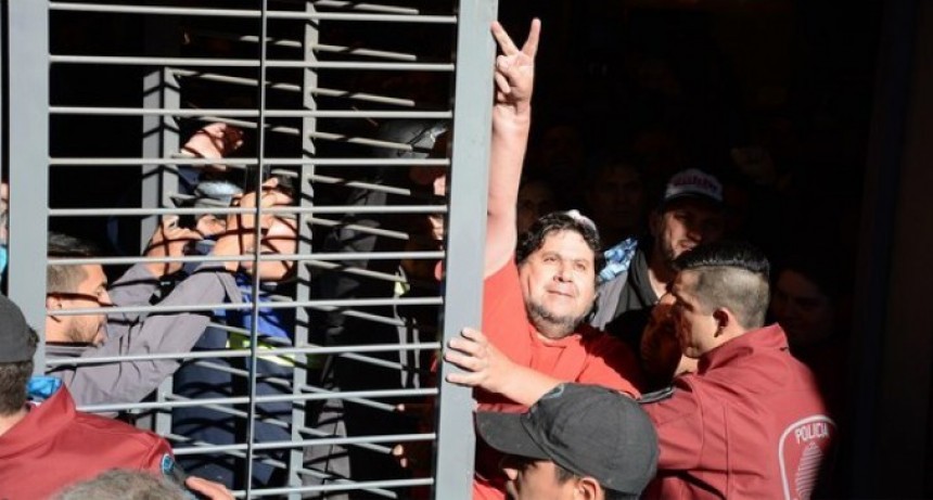Gremialista Néstor Segovia detenido por cortar el Subte
