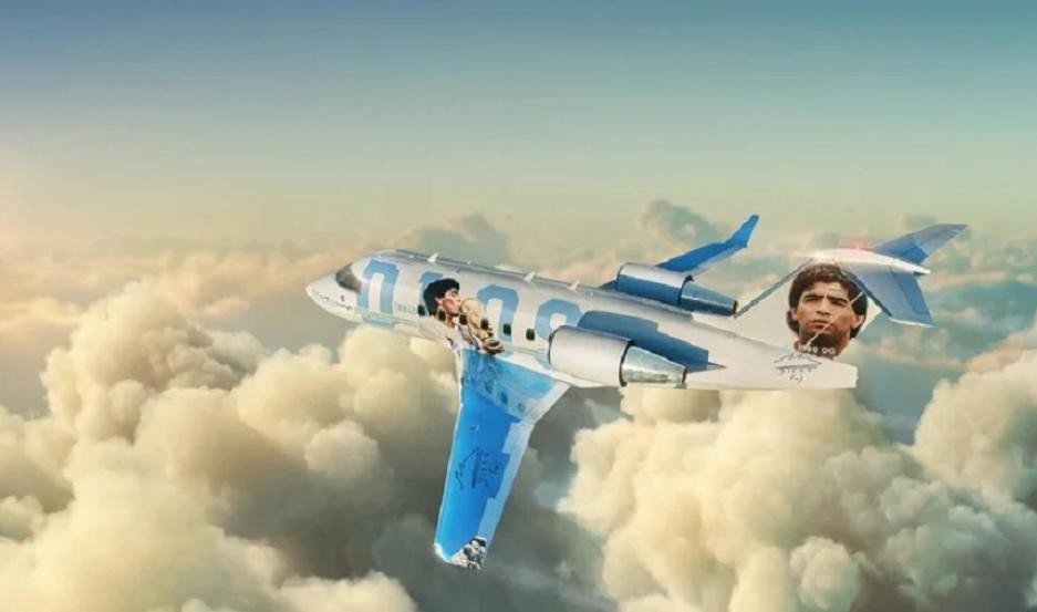 Diego Maradona fue inmortalizado en el avión Qatar 2022 
