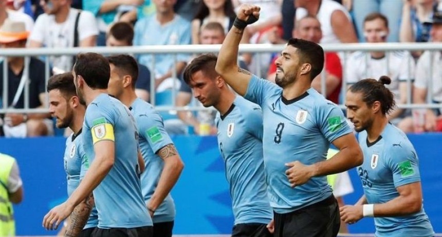 Uruguay goleó a Rusia y se aseguró el primer puesto del Grupo A