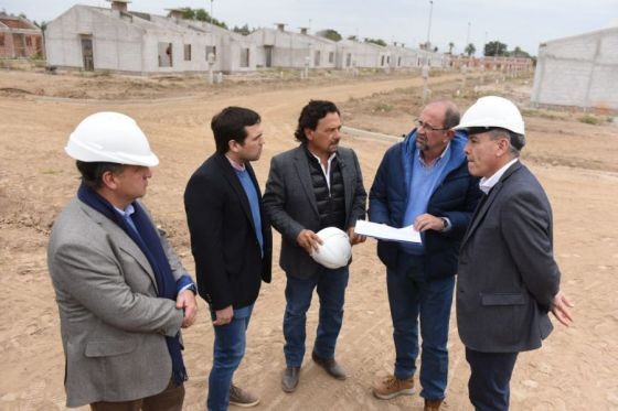 Sáenz verificó el avance de la construcción de 100 viviendas en la ciudad de Orán