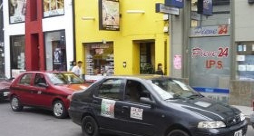 Los choferes de taxis y remises tendrán carnet único