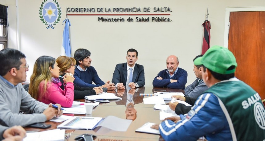 Tendrán marco legal empleados sanitarios