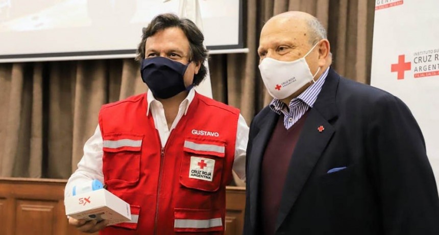  Sáenz recibió 200 termómetros donados por la Cruz Roja