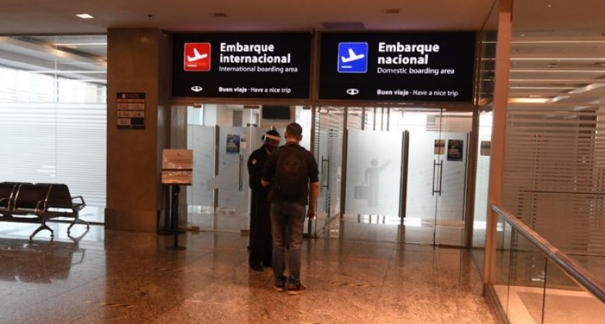 El Gobierno autoriza el ingreso de hasta mil pasajeros diarios  