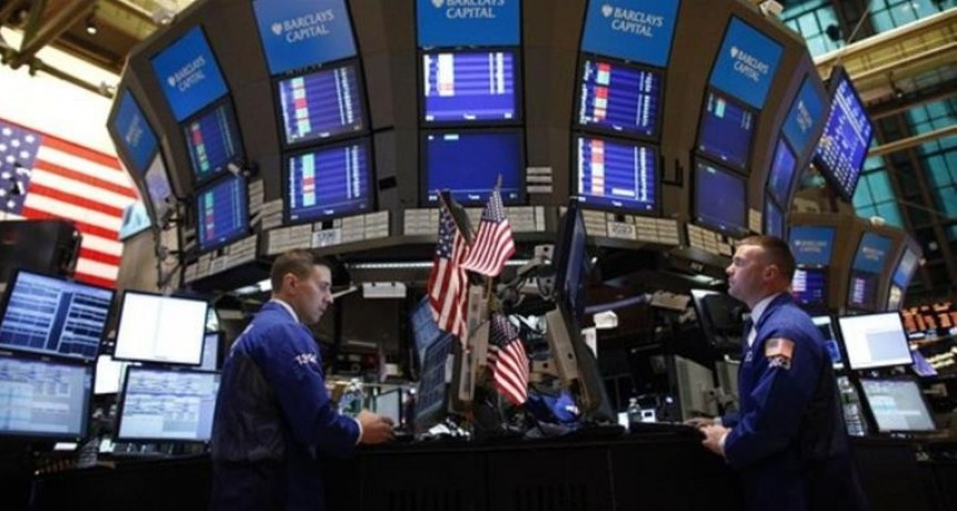 Wall Street registra pérdidas moderadas al fin de agosto