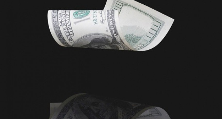 Sociedades de Bolsa suben fuerte el dólar a $49