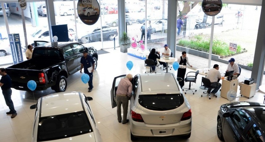 Agencias guardan stock y preparan suba de precios