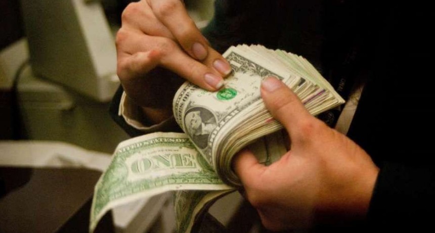 El dólar blue vuelve a subir y el 