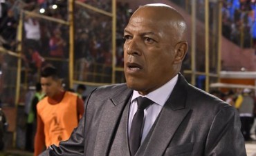 Presidente de Wilstermann ratifica en su cargo a Roberto Mosquera