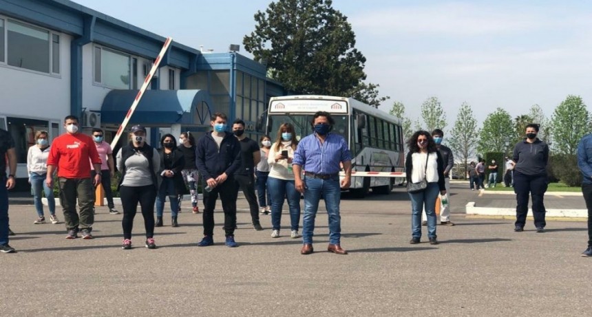 El Gobernador recibio a los Médicos que llegaron para Orán
