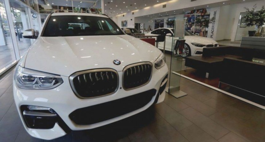 Más autos pagarán el impuesto al 'lujo' desde hoy