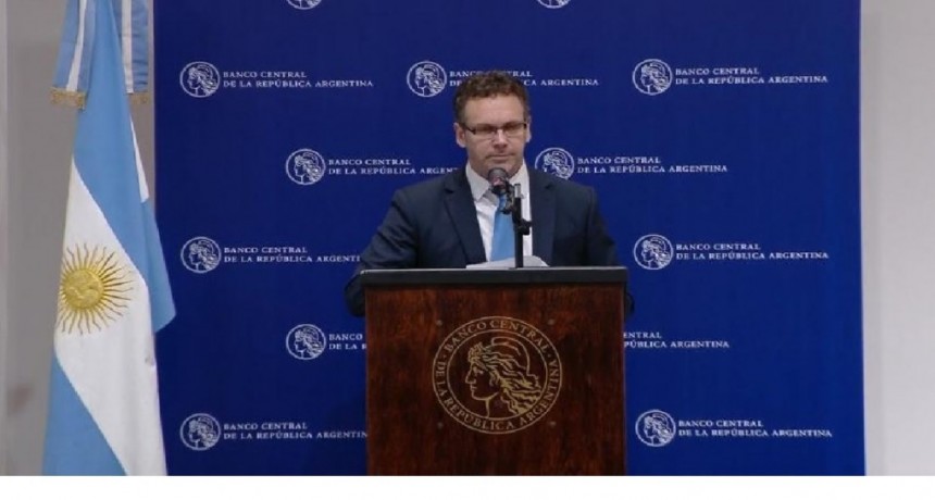 El BCRA limita los adelantos en efectivo en el exterior a U$S50