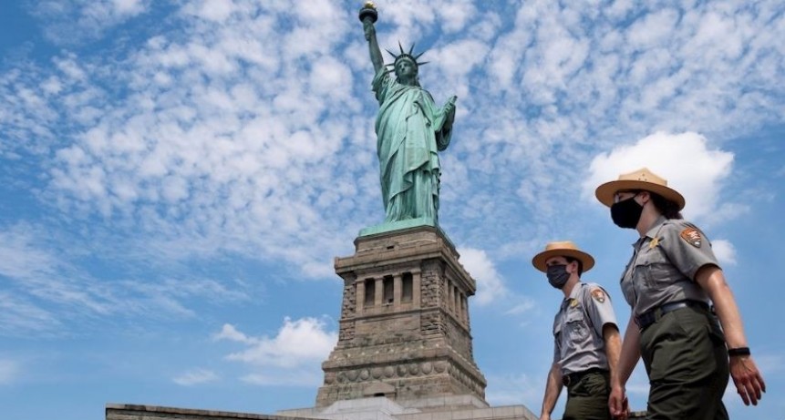 Nueva York cierra las escuelas por aumento de casos de covid-19