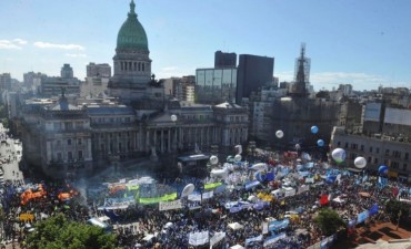 Primera marcha multisectorial contra las reformas