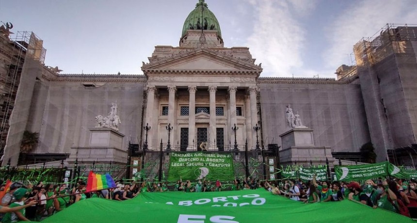 Realizan manifestaciones a favor y en contra del Aborto legal 