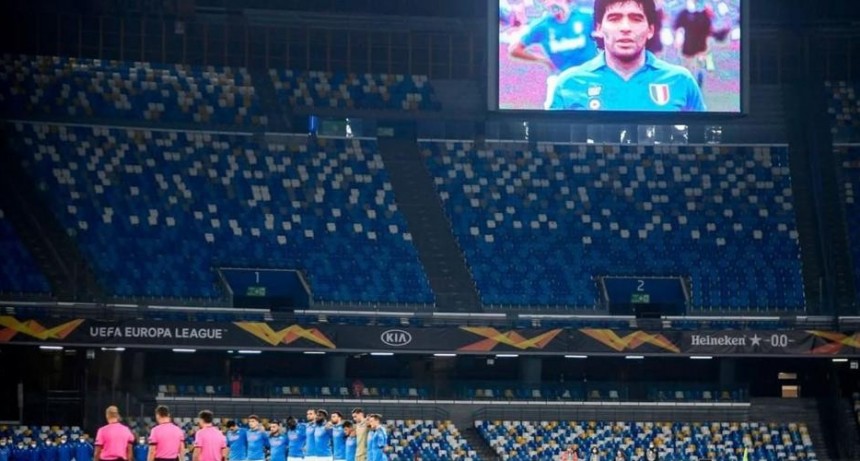 El plantel del Napoli le rindió homenaje a su gran capitán