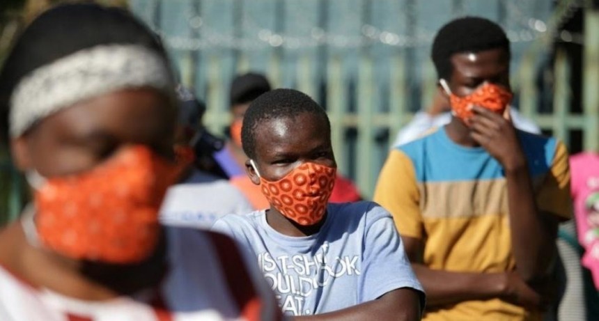 Nueva variante de coronavirus en Sudáfrica y se disparan los casos