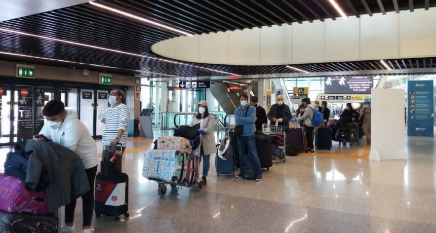 Nación prohibió las cuotas para la compra de viajes al exterior