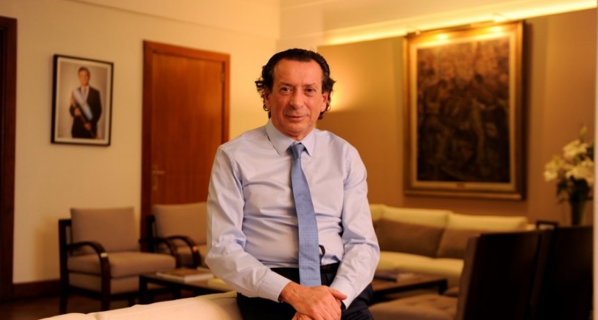 El Gobierno evalúa adelantar el aumento del salario mínimo