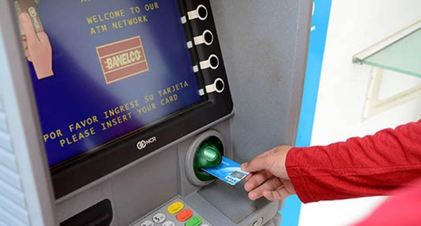 Empleados provinciales cobran sueldo de noviembre