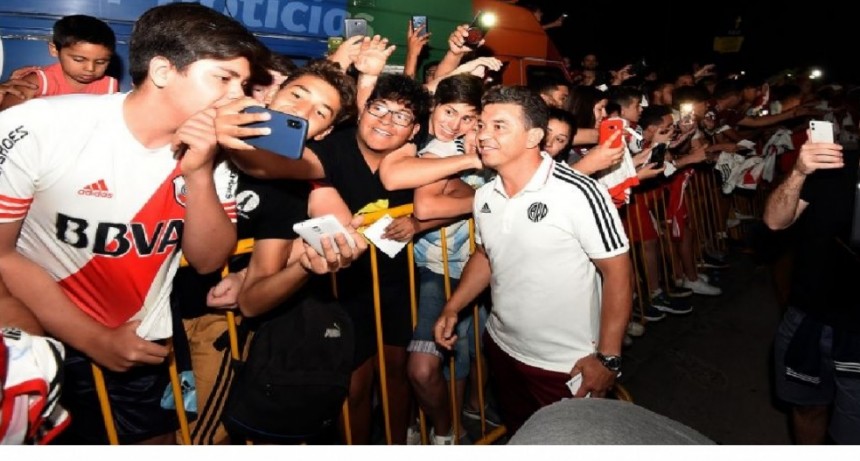 River fue recibido por una multitud en Mendoza