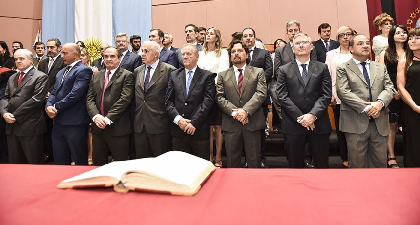 Juraran los secretarios de Estado del Gabinete provincial