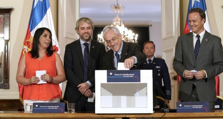 Piñera convocó a un plebiscito constitucional