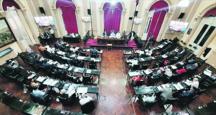 El Gobernador juró la Nueva Constitución