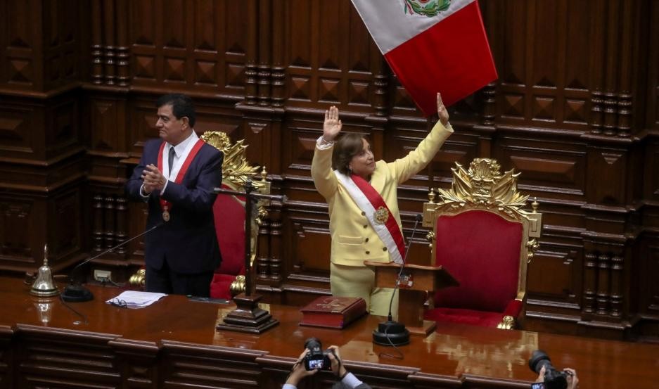Dina Boluarte asume como la primer presidenta mujer de Perú