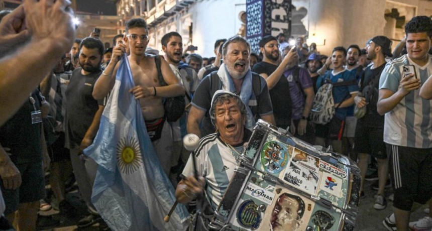 Hinchada argentina alienta al Seleccionado 